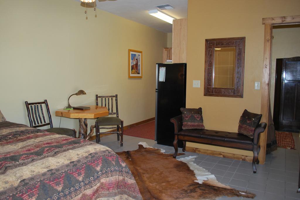 Cowboy'S Lodge Gardiner Δωμάτιο φωτογραφία